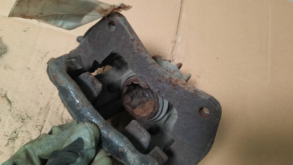 фото №4, Супорт гальмівний лівий перед volvo s40 03r