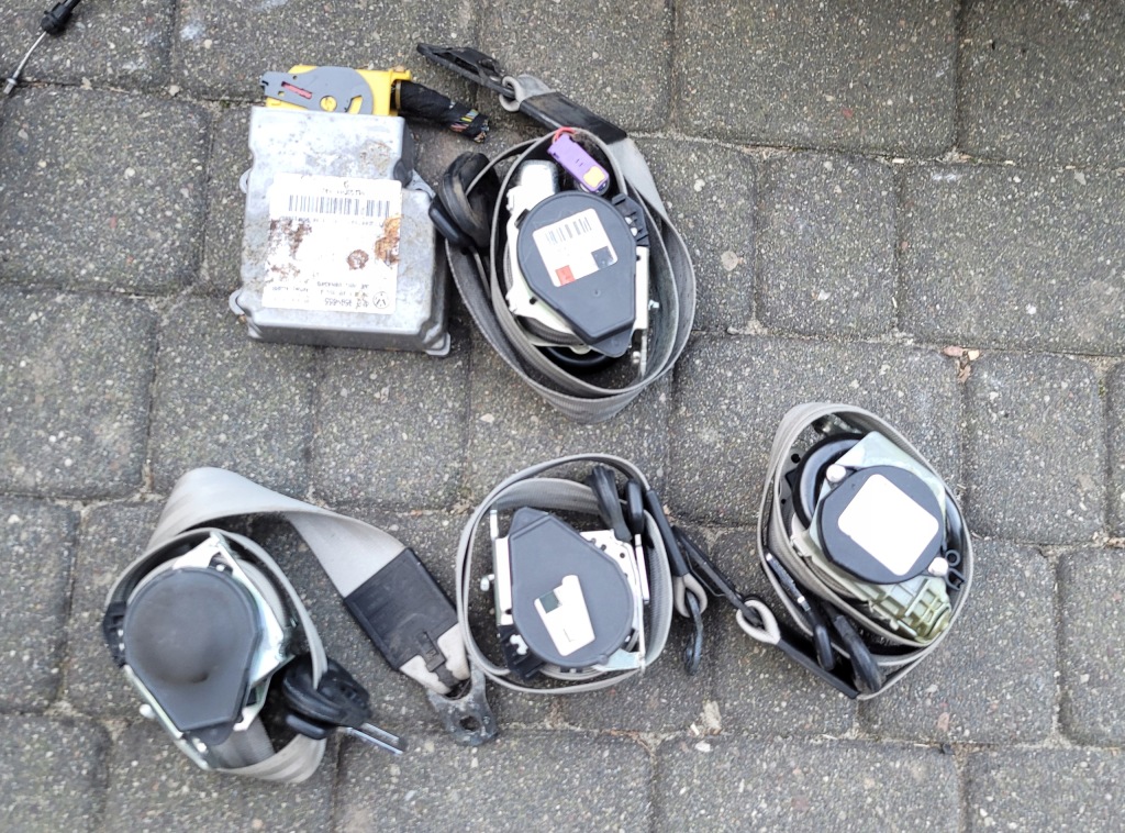 фото №1, Audi q7 i 4l комплект ременів безпеки сірі перед задня лівий правий