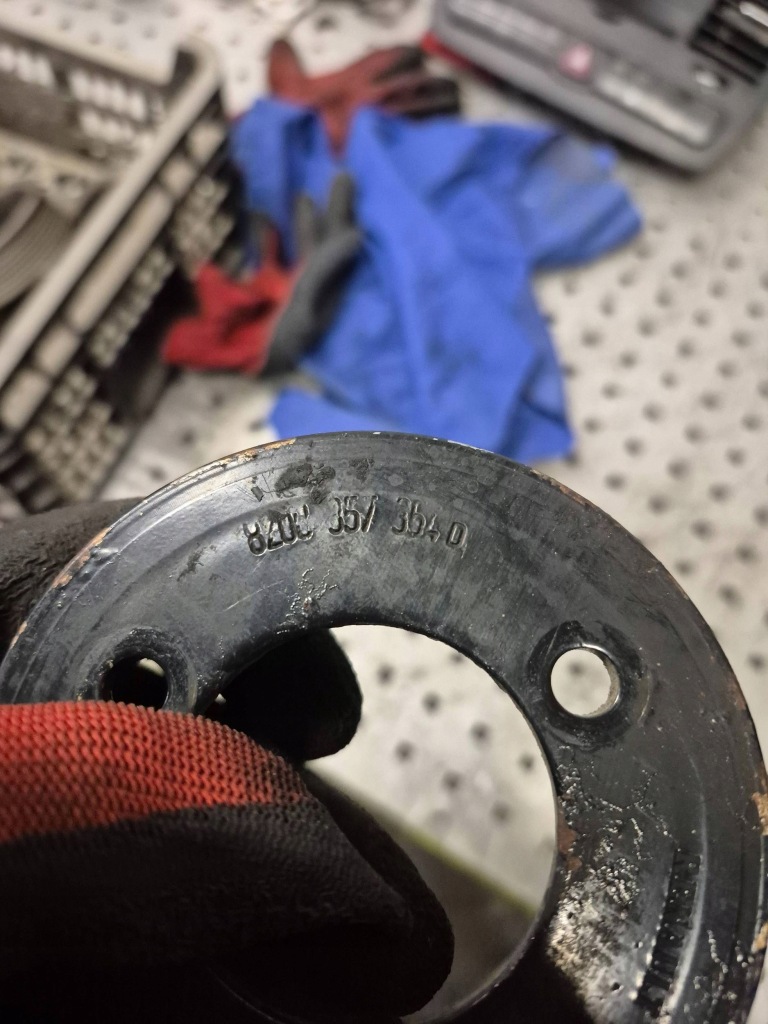 фото №3, Шків насоса води renault 8200357364