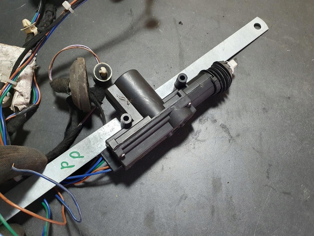 фото №9, Автомобиль skoda fabia i kombi привод замка центрального помпа правый перед