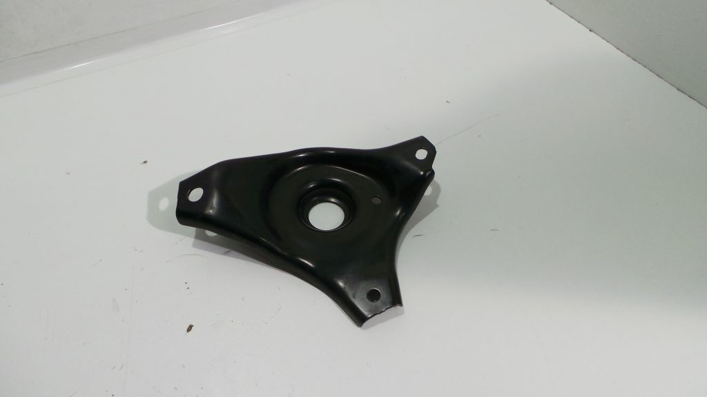 фото №1, Lexus is 300h 200t 16r кронштейн кронштейн подвеска