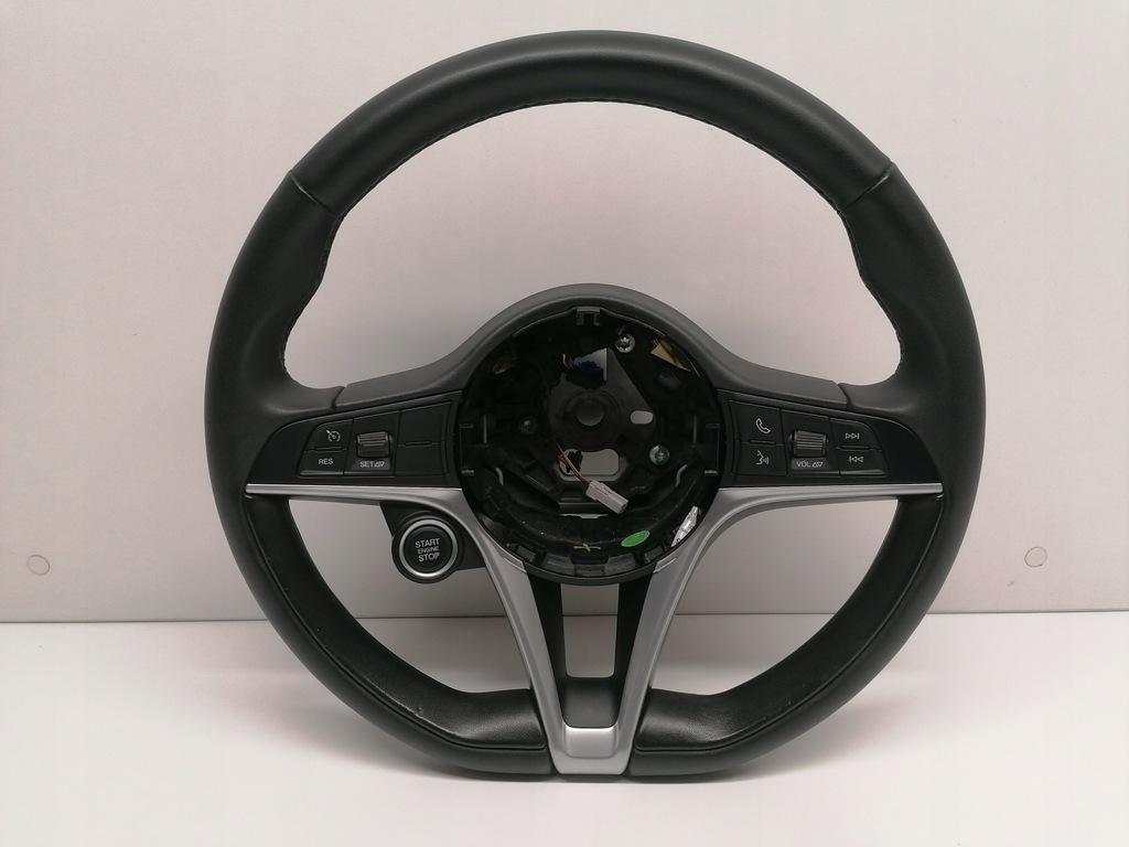 фото №1, Alfa romeo giulia повітропровід шкіра оригінал 2016-