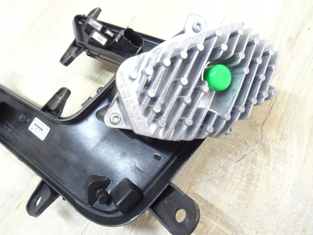 Фара led движение dziennej vw passat b8 r 3g0941056a с Разборки