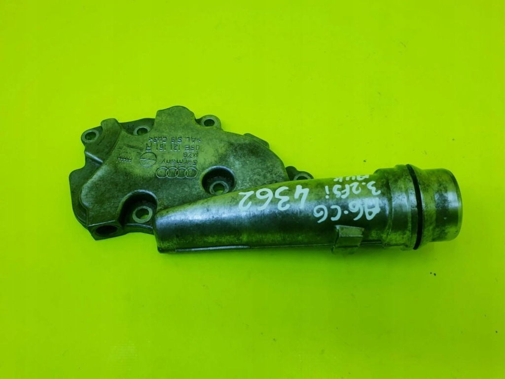 Патрубок рідина води кронштейн труби audi a6 c6 a4 b7 a8 2.4 3.2fsi 06e121161r в Україні