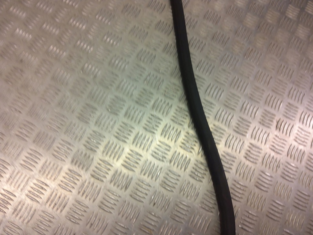 фото №7, Kia niro 2021 гумовий прокладка двері передніх