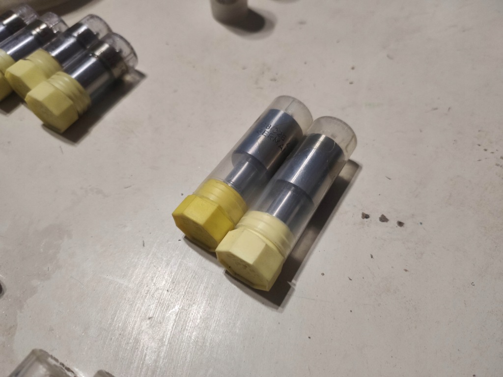 Купити Наконечник вприску monark mercedes 038326403 dlla142