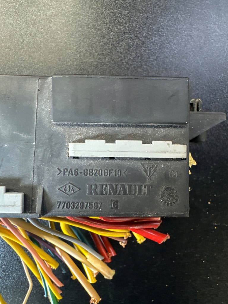 фото №3, Коробка запобіжників renault clio ii 7703297597