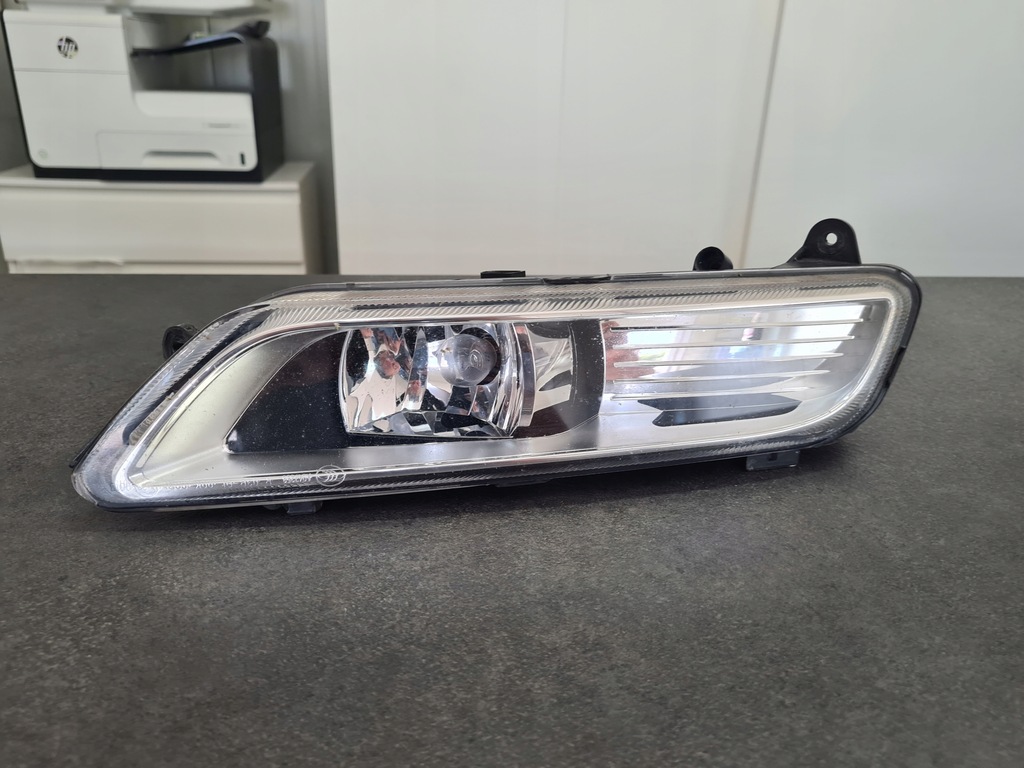 фото №1, Протитуманна фара правий vw passat b7 оригінальний номер