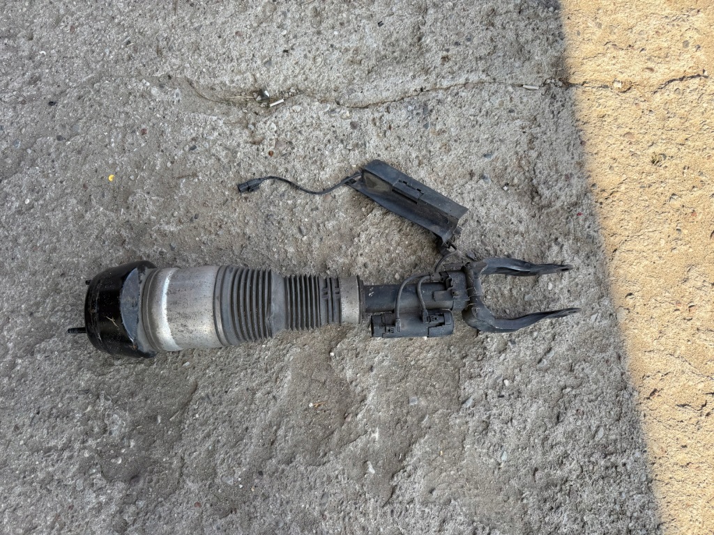 фото №6, Mercedes w166 x166 ml gle gl gls амортизатор перед airmatic a1663200200