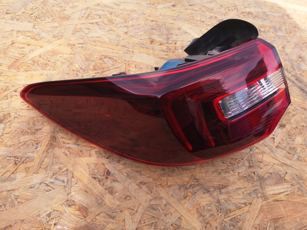 фото №1, Opel grandland x лампа левый задняя 81660101