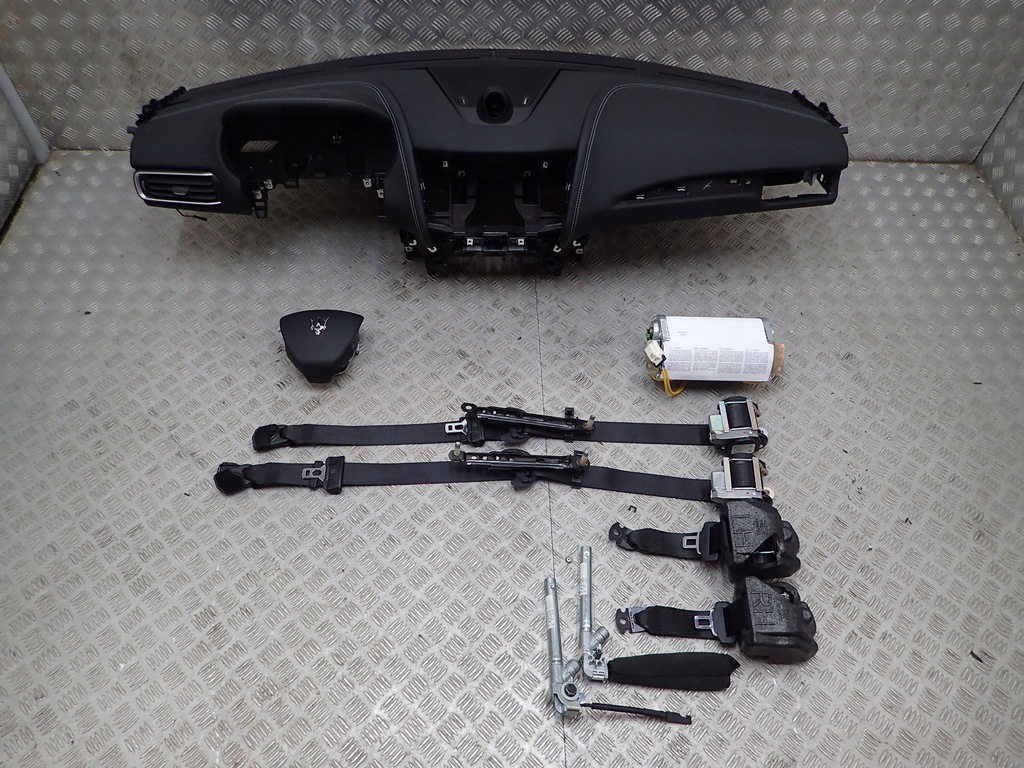 фото №1, Maserati levante консоль приборная панель подушка безопасности подушки безопасности pas