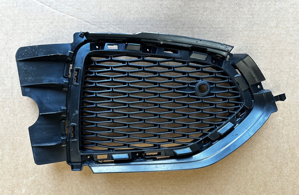 фото №1, Jaguar f-pace x761 r-sport 2017-2021 права решітка бампера