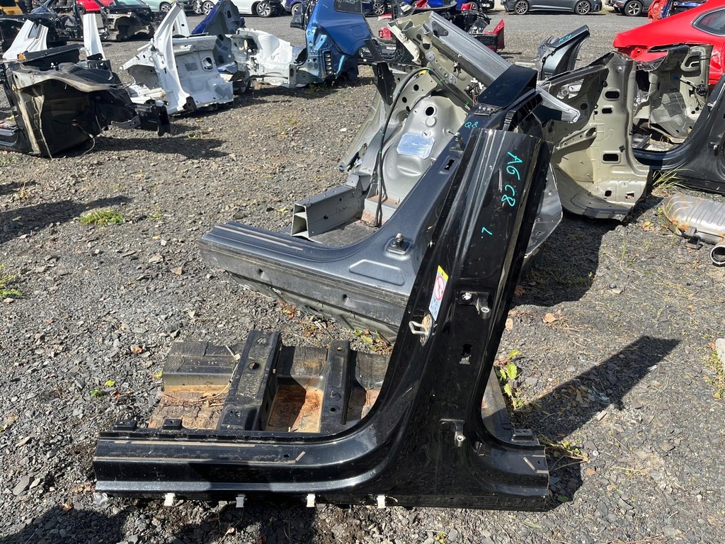 фото №1, Порог левый блок двигателя a6 c8