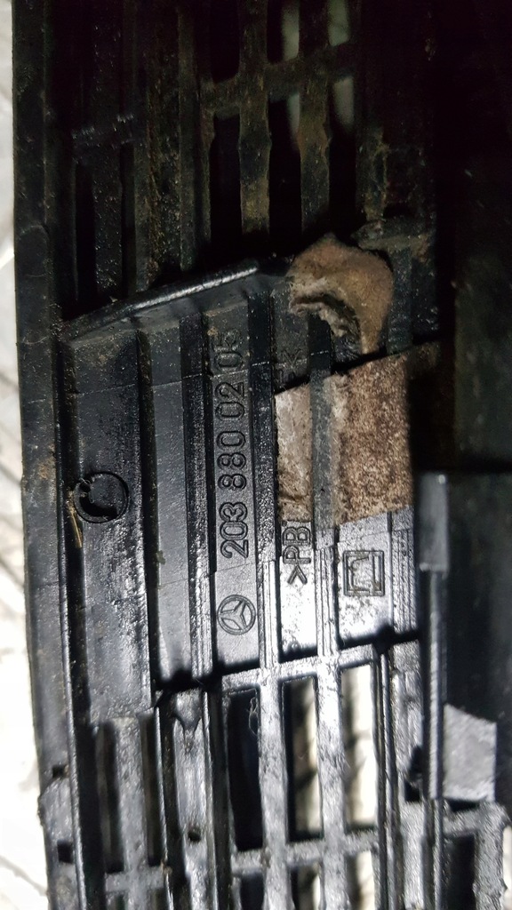 фото №12, Mercedes w203 впуск повітря капот 189