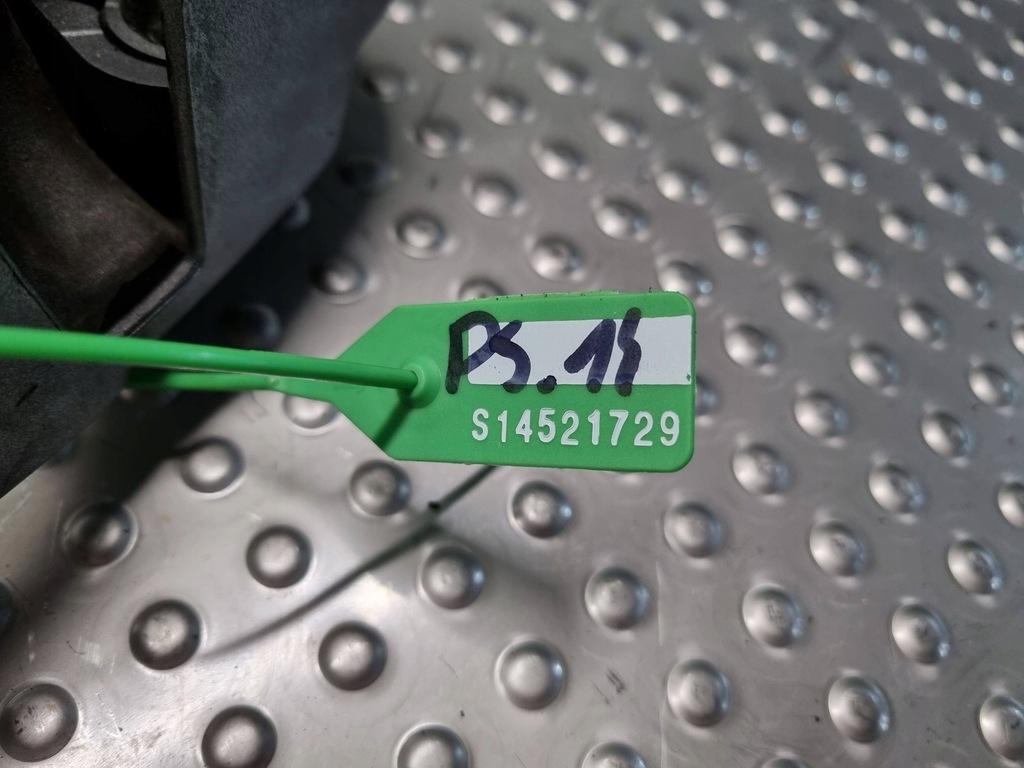 фото №9, Захист верхній двигуна 30777775 volvo xc70 v70 s80 2.4 d5