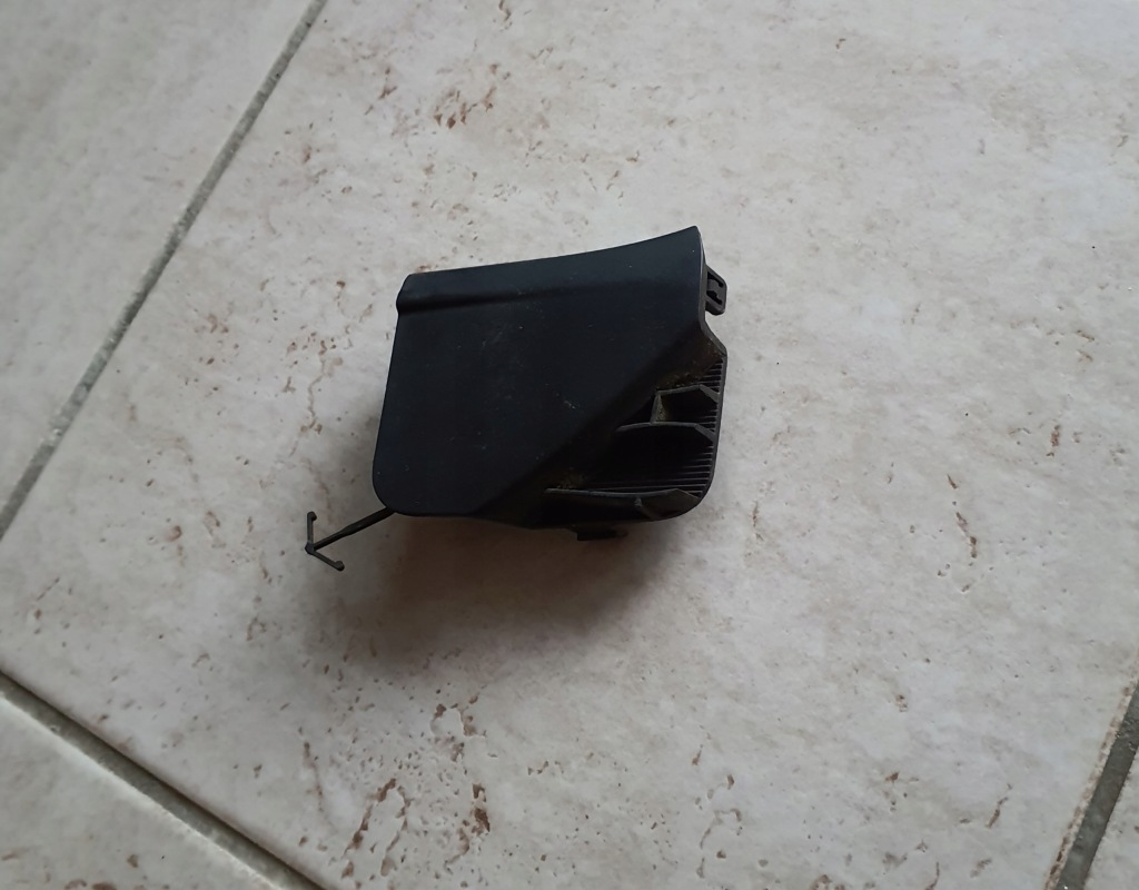 Купити Заглушка бампера перед mazda 3 bcw8-50a11