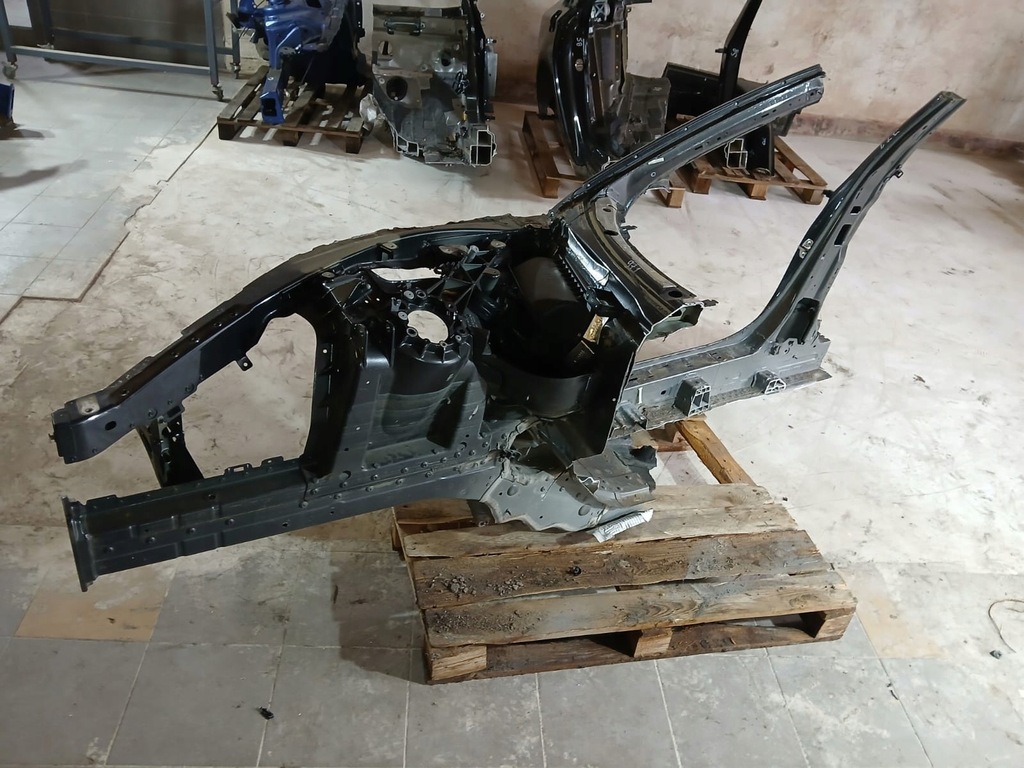 фото №6, Porsche panamera 971 lm7r правая четверть перед лонжерон подкрылок