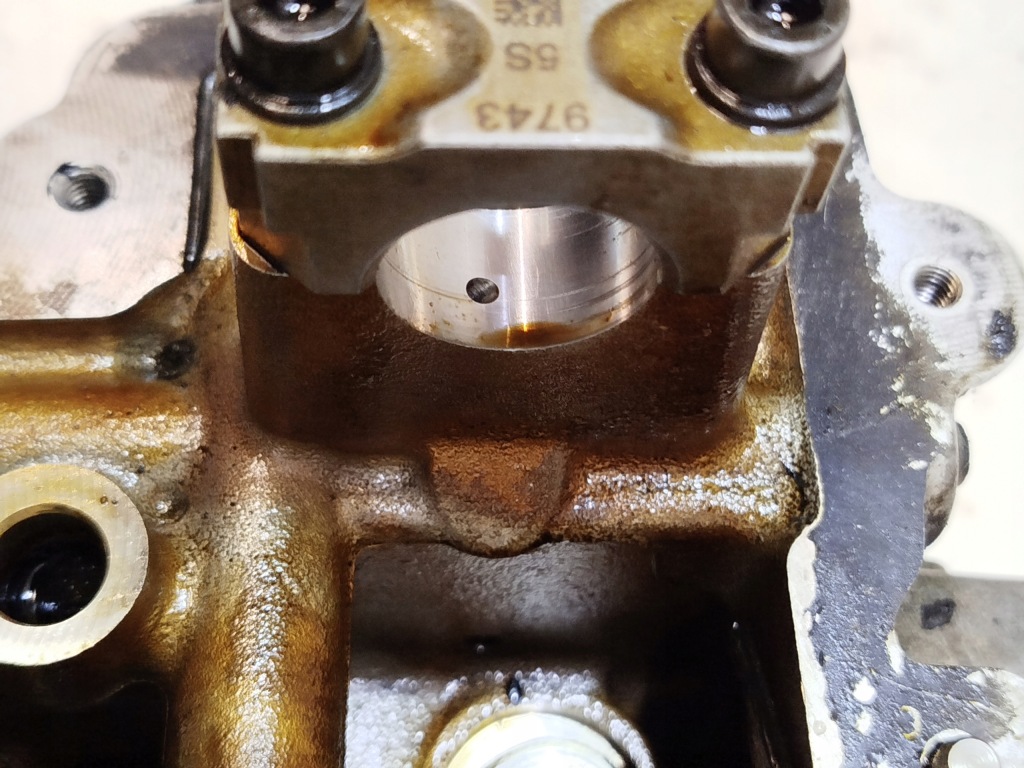 Головка ліва maserati ghibli 3 3.0 v6 q4 m156b 2283306 подряпини ! Ціна