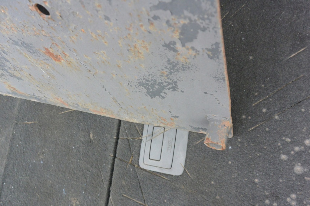 Накладка нижняя коробки land cruiser 100 lexus lx470 Недорого