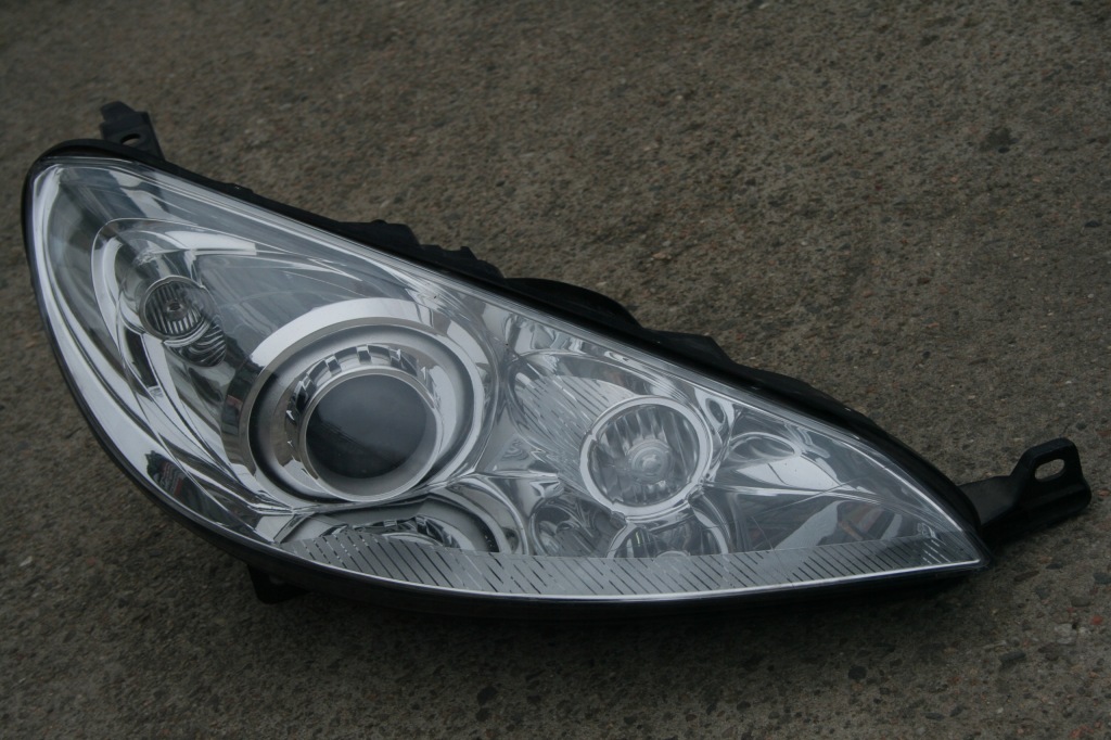 Купити Лампа peugeot 407 coupe ксенон - правий.