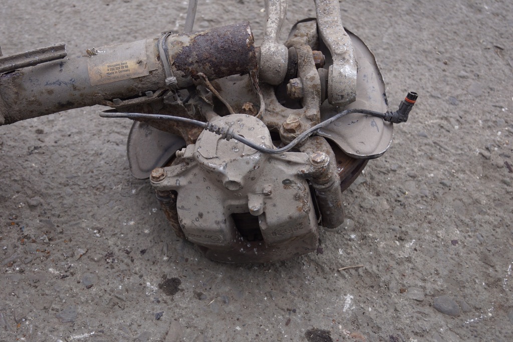 фото №13, Поворотный кулак левый перед mercedes w204