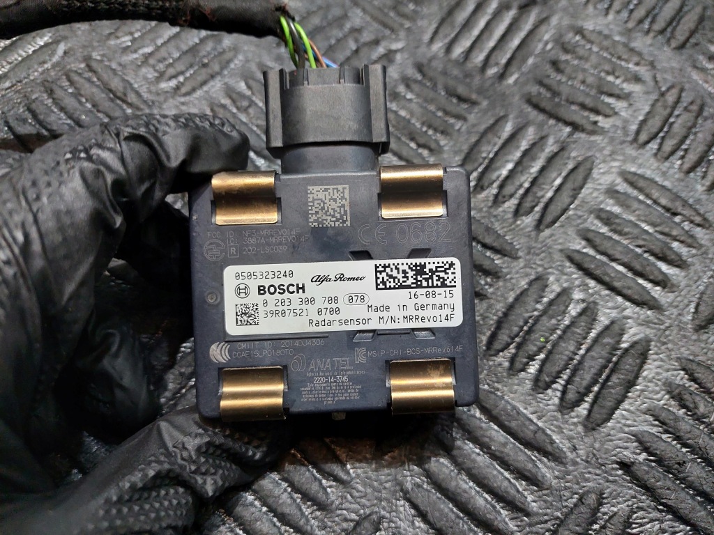 Кронштейн радар датчик 0505323240 alfa romeo giulia Доставка
