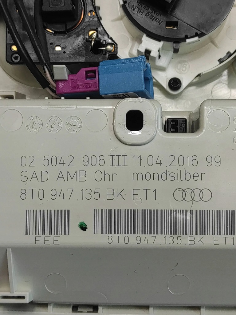 Audi a5 8t лампа салона 8t0947135bk Цена