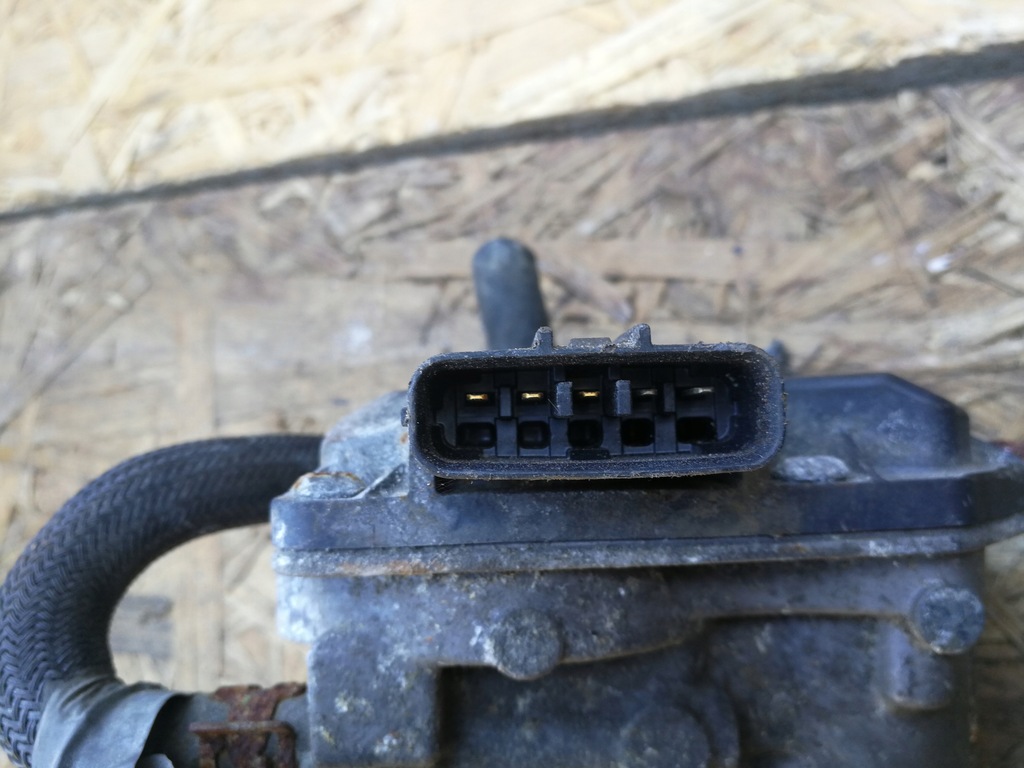 фото №5, Дросельна заслінка toyota auris 1.4d 2010