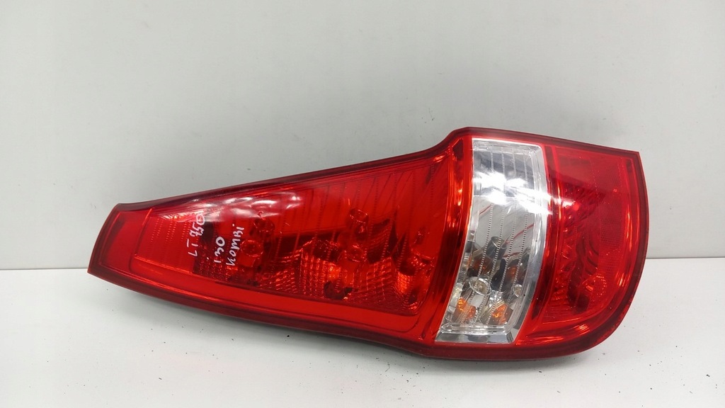 фото №1, Hyundai i30 i lift kombi лампа задняя левая