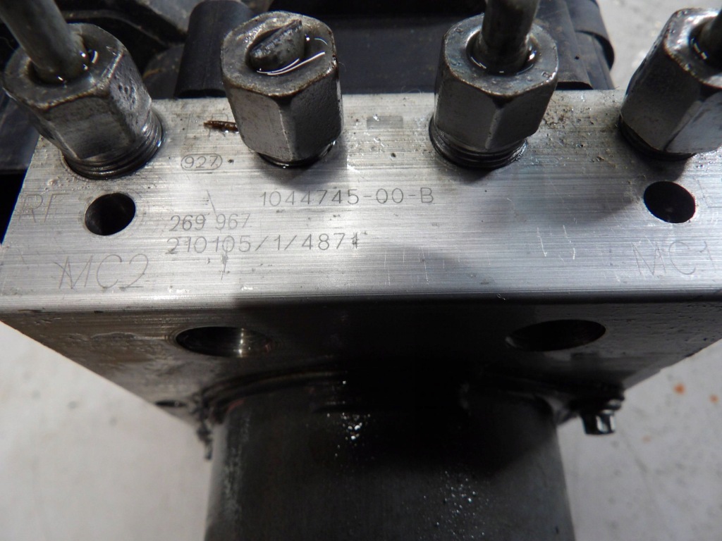 фото №2, Насос abs tesla model 3 110354100a