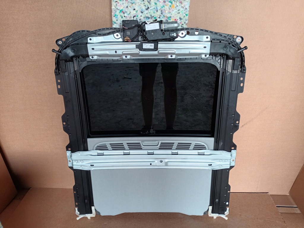 фото №8, Audi a4 b9 8w sedan люк 8w5877041a блок керування моторчик накладка 72 km