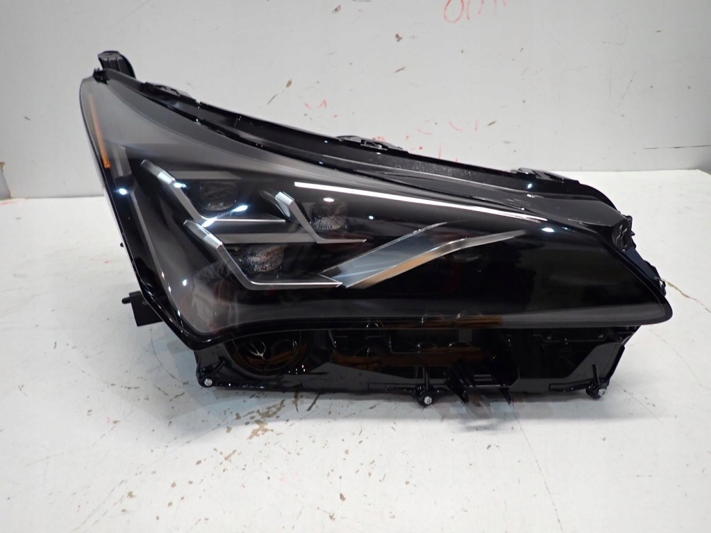 Купить Фара перед правый  lexus nx300h рестайлинг  18- full led