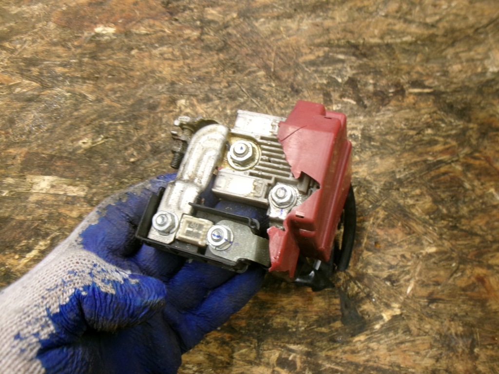 Купити Mitsubishi asx 1 клема плюсова акумулятор