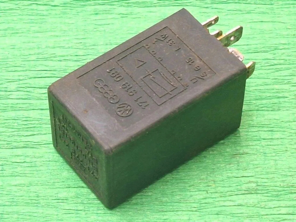 фото №1, Реле audi 371279241 дизель 1992