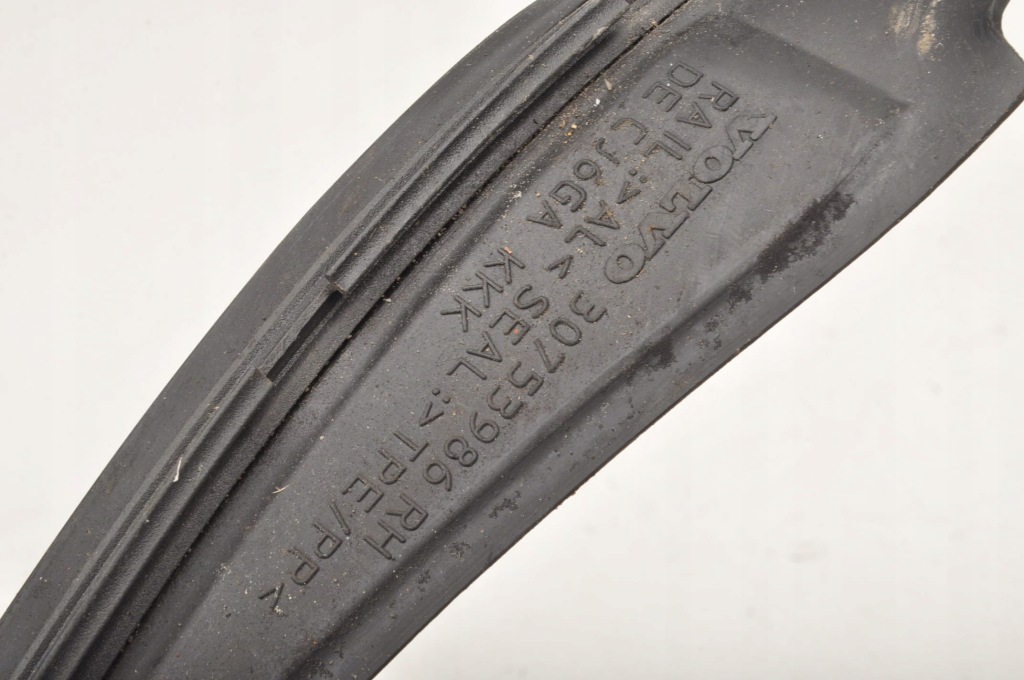 фото №10, Volvo s60 ii v60 молдинг стекло передней лобовое 30753986 правая