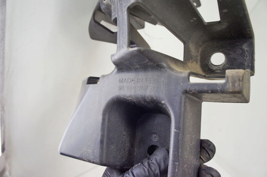 Ti025+ peugeot 508 ii тримачі кріплення напрямні бампера задній 9818877280 комплект Зі Шроту