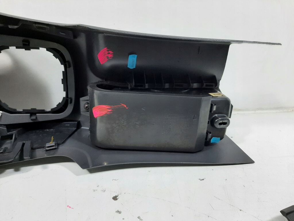 фото №12, Vw golf v 5d hb 06r туннель средний пепельница 1k0863243a