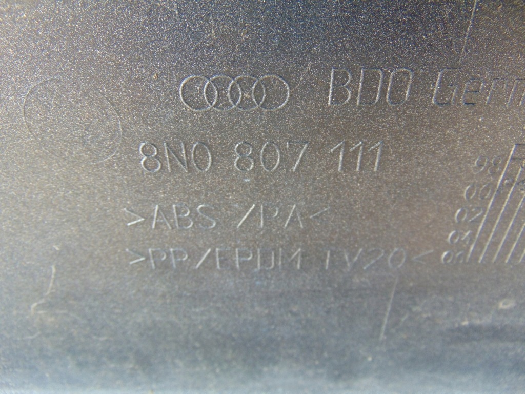 Бампер перед решётка  audi tt 8n 1998-2006 8n0807111 Киев