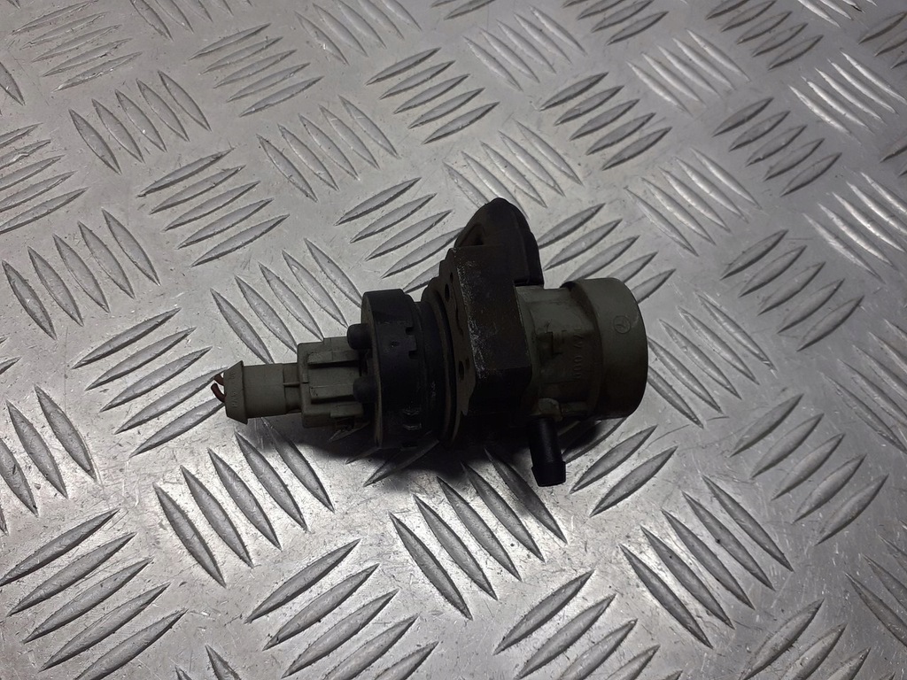 фото №1, Клапан вакуумa mercedes w202 1.8 0004701993