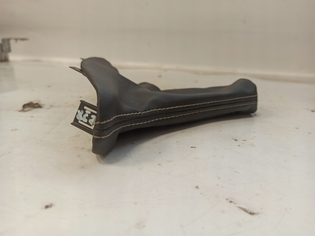 фото №4, Volvo v40 ii чехол тормоза ручного