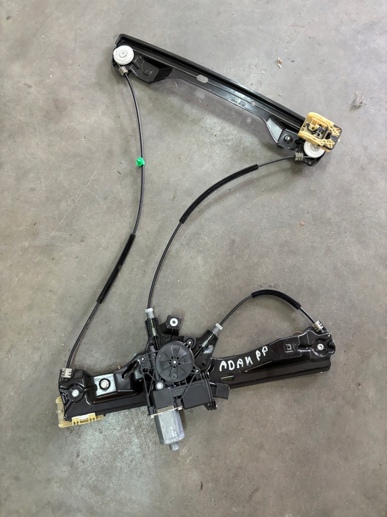 Купить Opel adam подъемник стекло правый перед 13350350