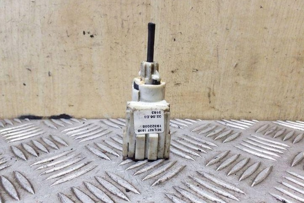 фото №7, Датчик педалі гальма vw transporter v t5 minibus / passenger 8e0927189b