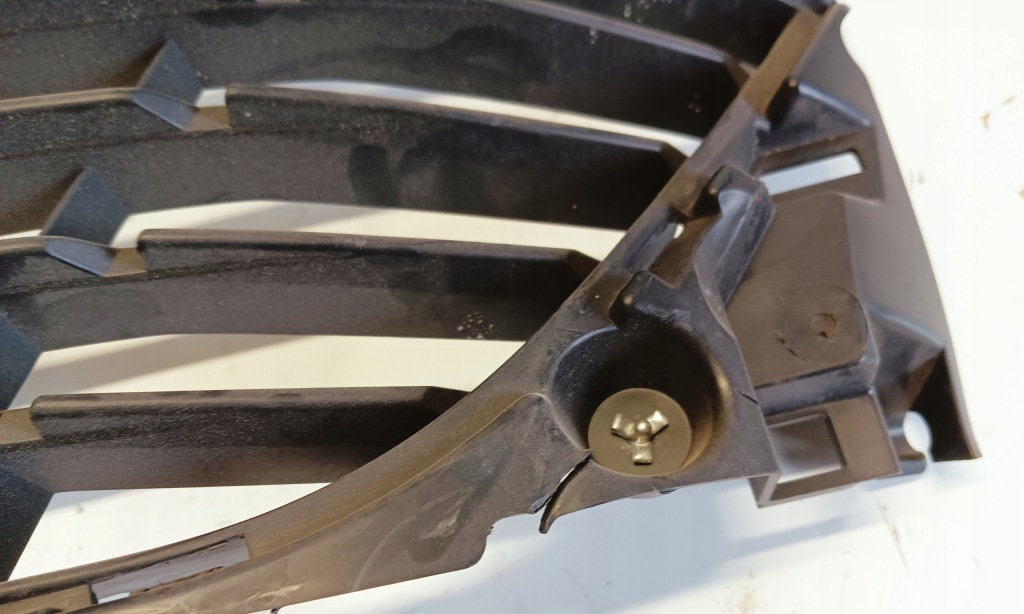 фото №3, Решётка бампера средняя renault clio v