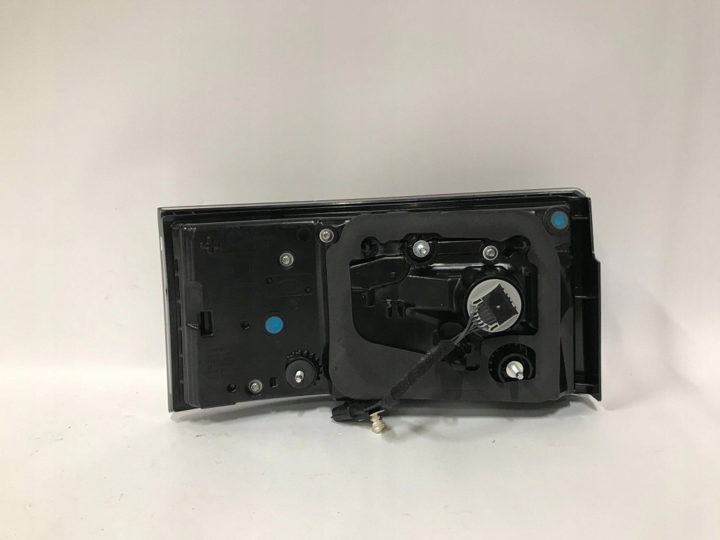 фото №3, Land rover discovery v lift 21- лампа задняя правая внутренняя dynamic eu