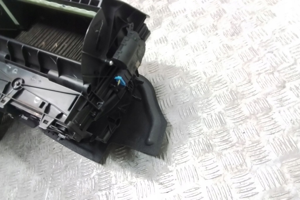 фото №9, Модуль коробка обігрівача салону vw jetta mk7 5qm816002f 1.4l бензиновий