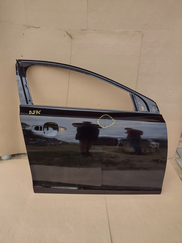 фото №1, Volvo v40 12r . двері праве перед. d276