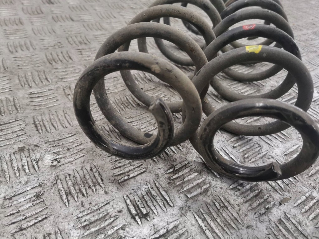 Lexus ux 2020 комплект пружина задня Доставка