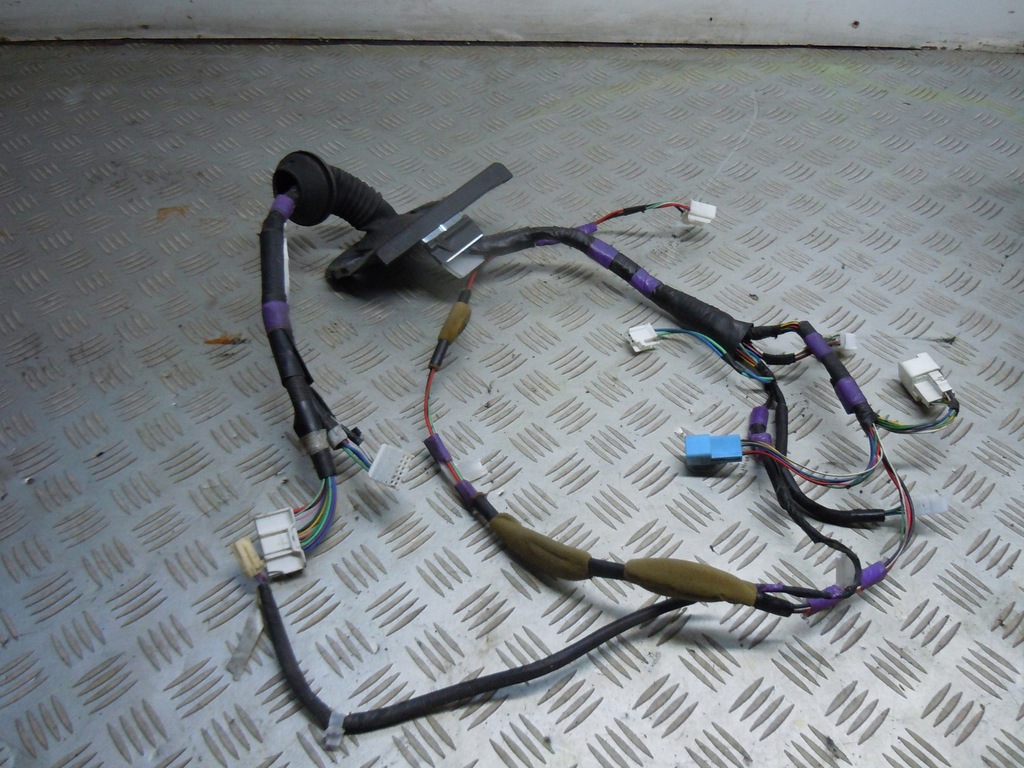 фото №1, Электропроводка дверь toyota prius iii 8215147320g