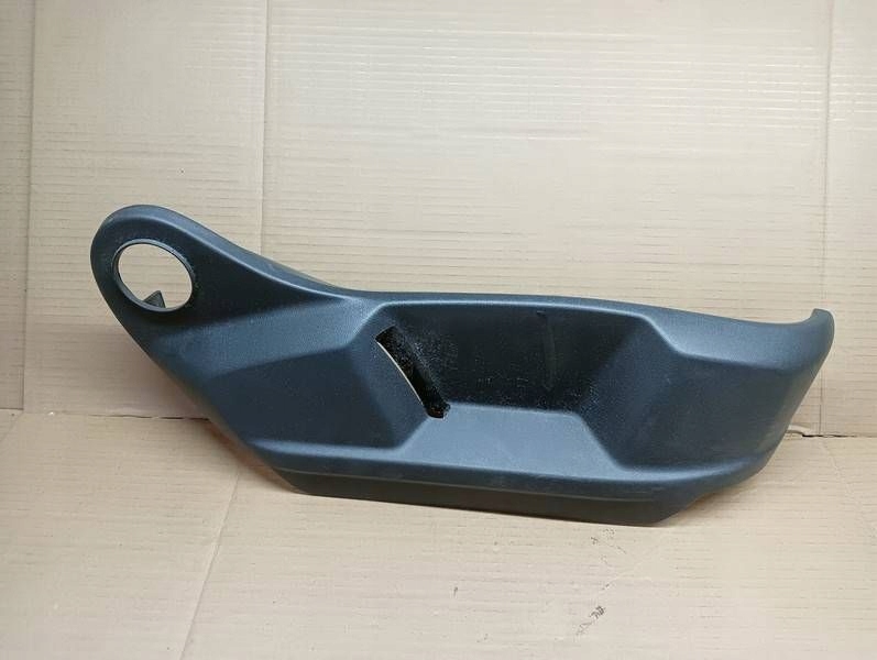 Купить Skoda kodiaq накладка сиденье правая  перед 565881318g