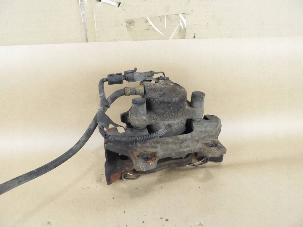 фото №3, Alfa romeo gt суппорт тормозной левый перед